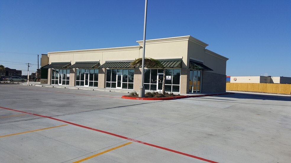 More Photos Of 2821 Airline Rd, Corpus Christi Storefront Retail Office For Lease