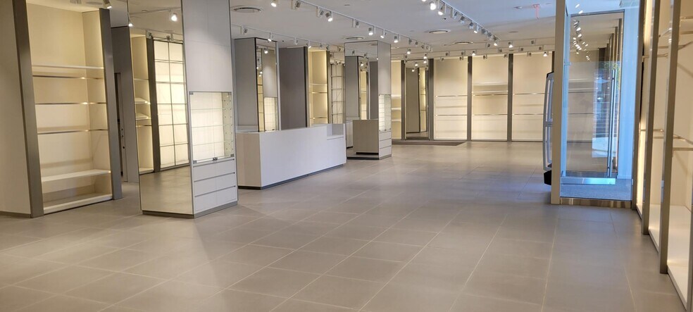 More Photos Of 135 Depot St, Manchester Center General Retail For Lease