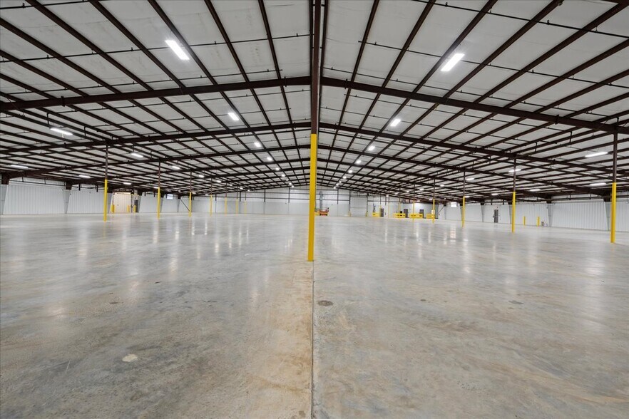 More Photos Of 223 W Pearl St, Lamar Industrial For Sale