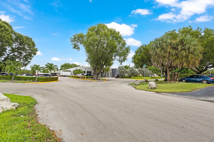 More Photos Of 2775 NW 63rd Ct, Fort Lauderdale Distribution For Lease