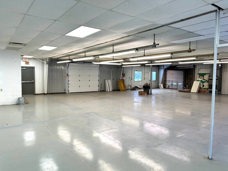 More Photos Of 123 Turkey Run Rd, Salem Distribution For Sale