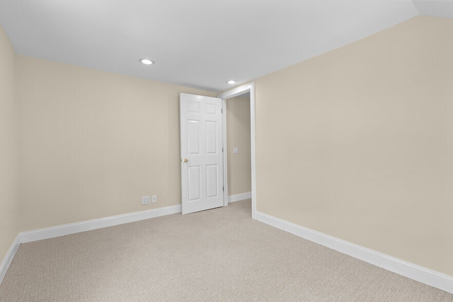 More Photos Of 2695 Hartford Ave, Johnston Office For Lease