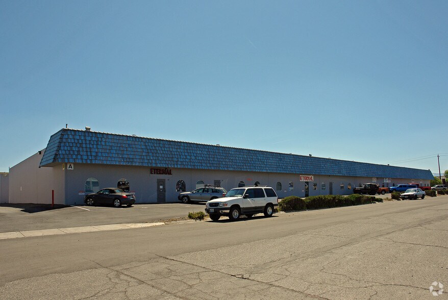 More Photos Of 27 E Freeport Blvd, Sparks Warehouse For Lease
