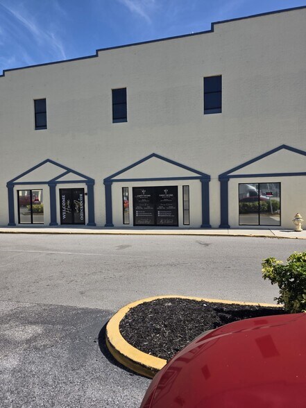 More Photos Of 801 8th Ave W, Palmetto Showroom For Lease