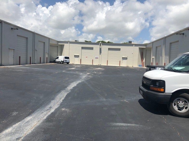 More Photos Of 3600 S Congress Ave, Boynton Beach Showroom For Lease