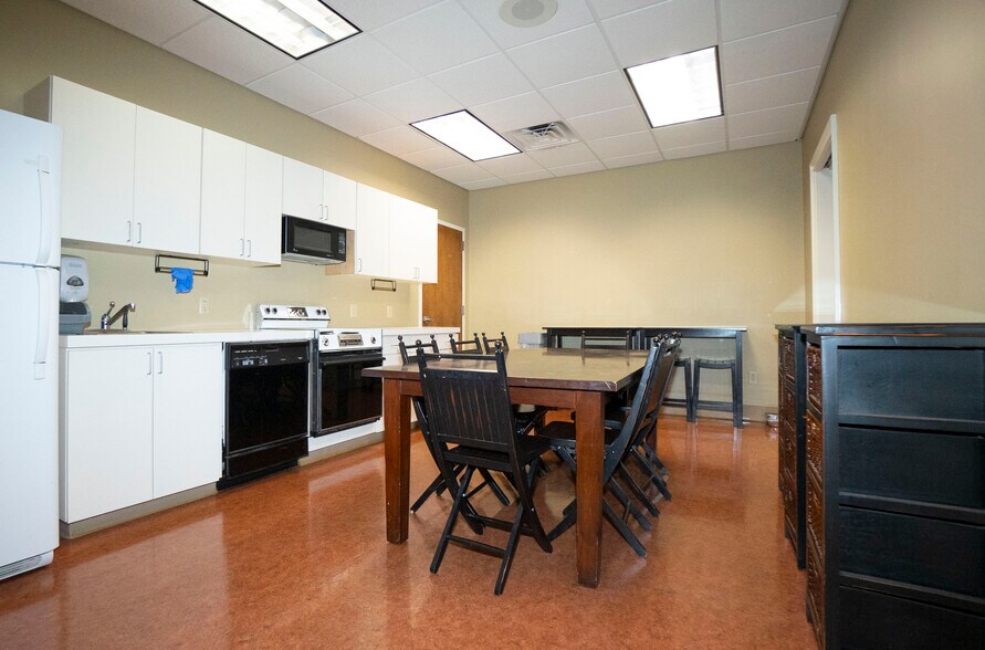 More Photos Of 120 Trinity Pl, Athens Medical For Sale