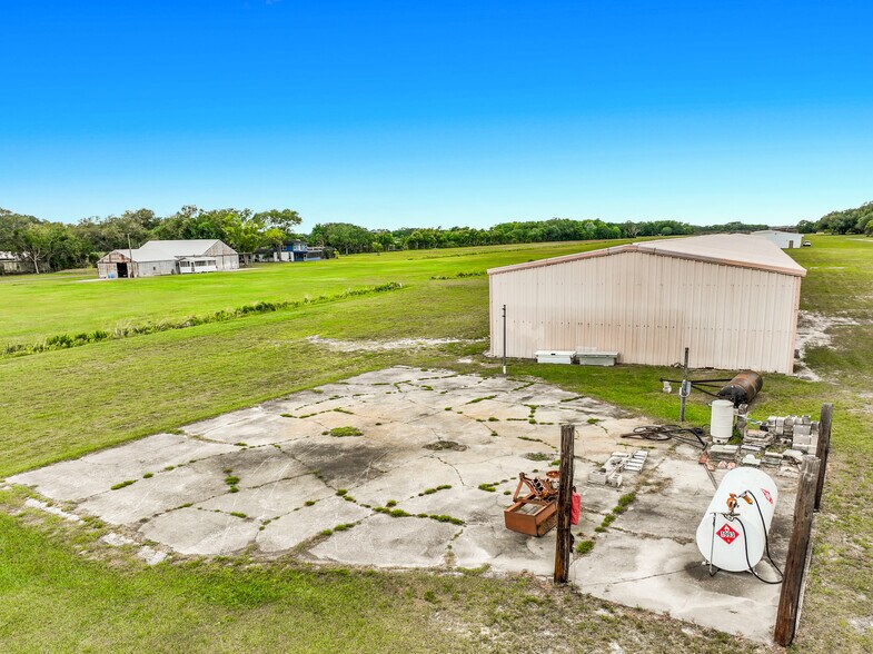 More Photos Of 7001 W Jones Ave, Mount Dora Airplane Hangar For Sale