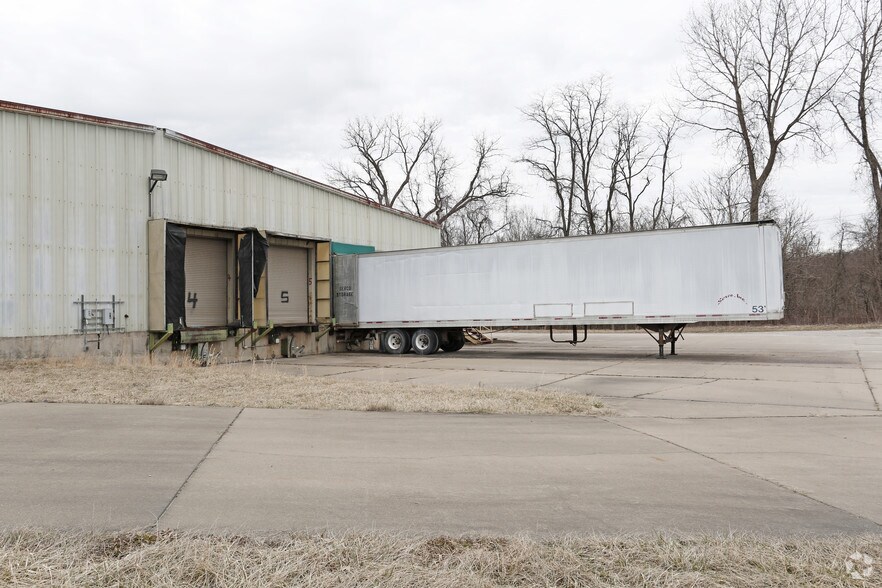 More Photos Of 3901 Camden Ave, Parkersburg Warehouse For Lease