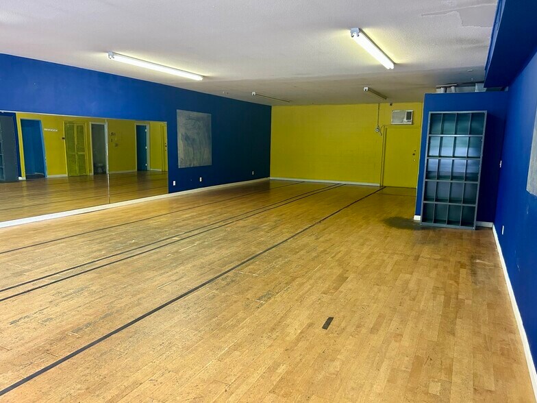 More Photos Of 141 Damon Rd, Northampton Storefront For Lease