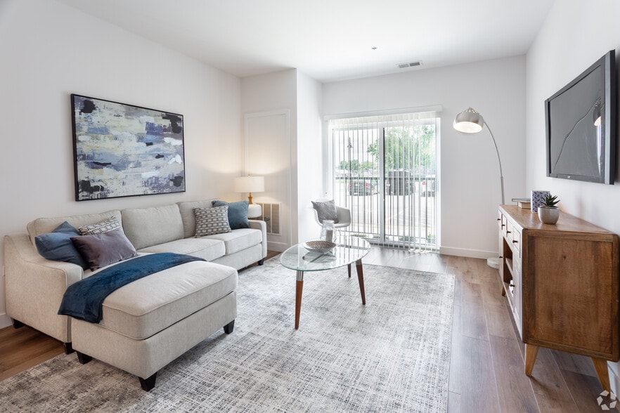 More Photos Of 355 N La Fox St, South Elgin Apartments For Sale