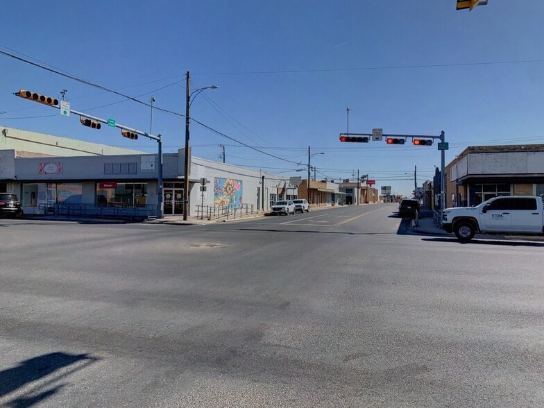 More Photos Of 100 E Sealy Ave, Monahans General Retail For Sale
