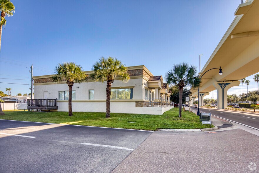 More Photos Of 4811 W Gandy Blvd, Tampa Storefront Retail Office For Lease