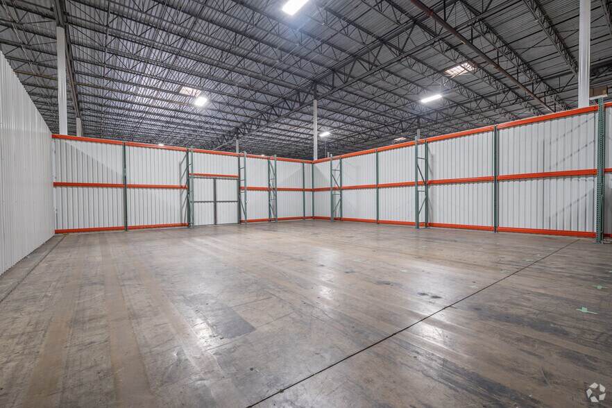 More Photos Of 7250 W 43rd St, Houston Warehouse For Lease