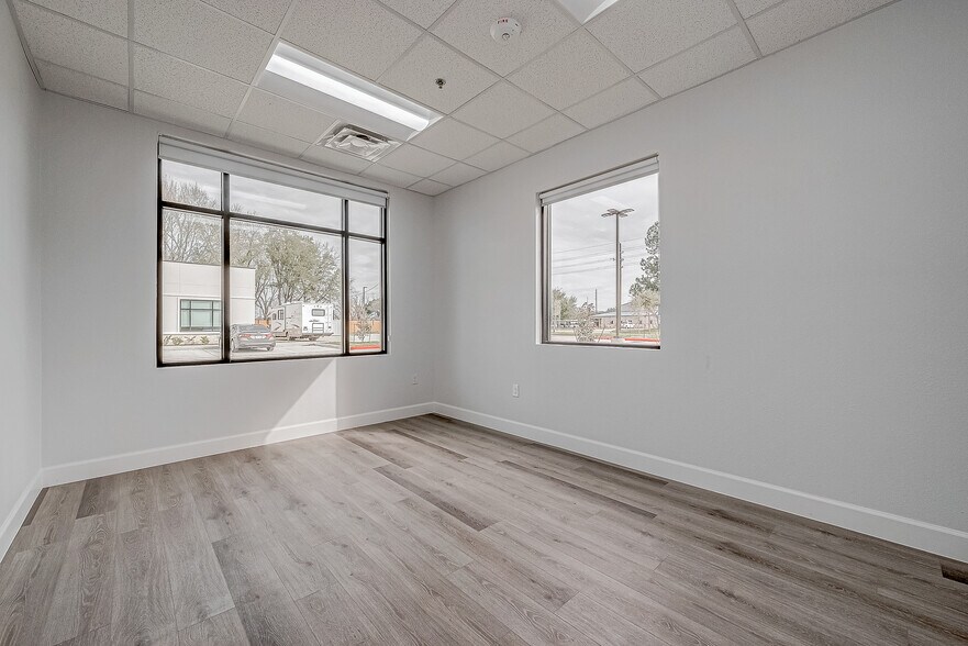 More Photos Of 18707 Mueschke Rd, Cypress Office For Sale