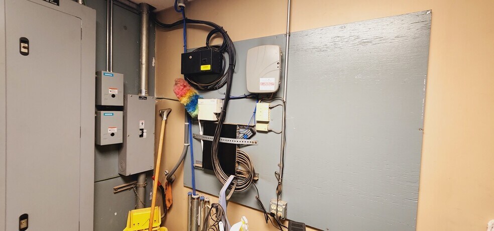 More Photos Of 860 35th Ave E, Dickinson Warehouse For Sale