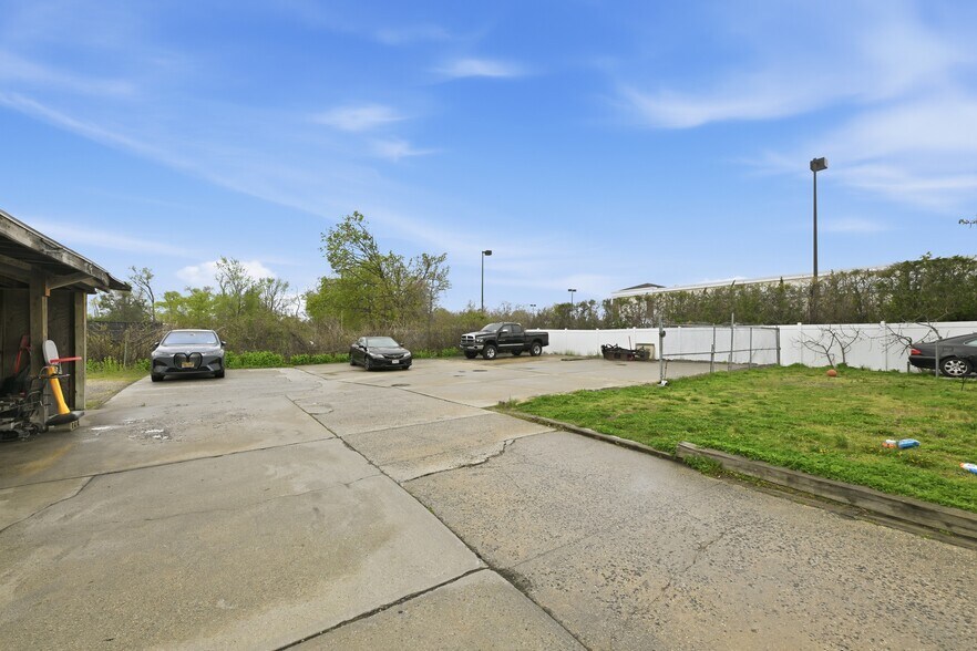 More Photos Of 433 Atlantic Ave, Oceanside Apartments For Sale