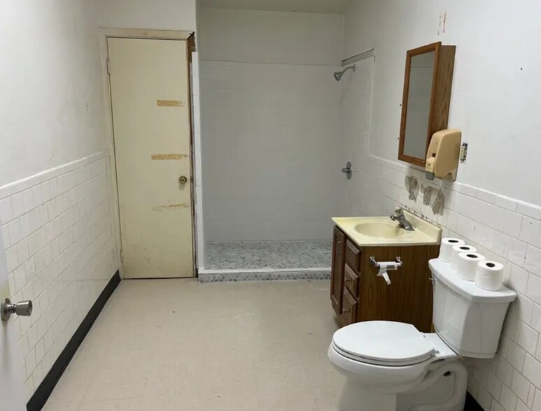 More Photos Of 569 Bear Dr, Timpson Medical For Sale