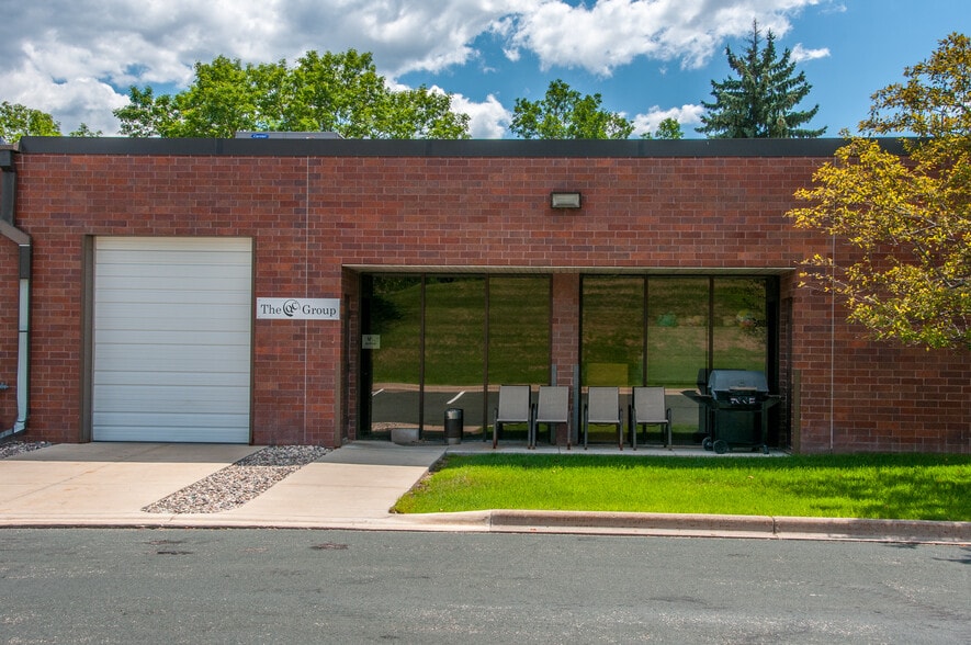 More Photos Of 5900-5950 Clearwater Dr, Minnetonka Research And Development For Lease