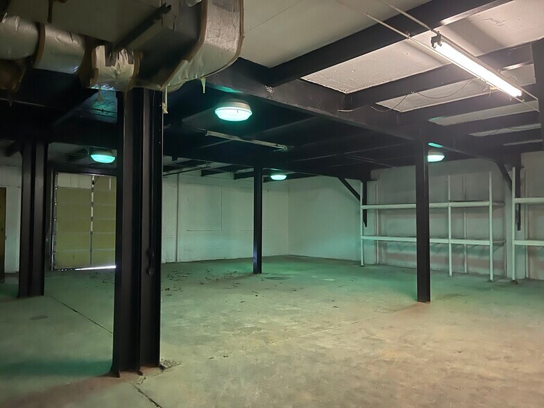 More Photos Of 537 Lincoln Hwy, East McKeesport Storefront For Sale
