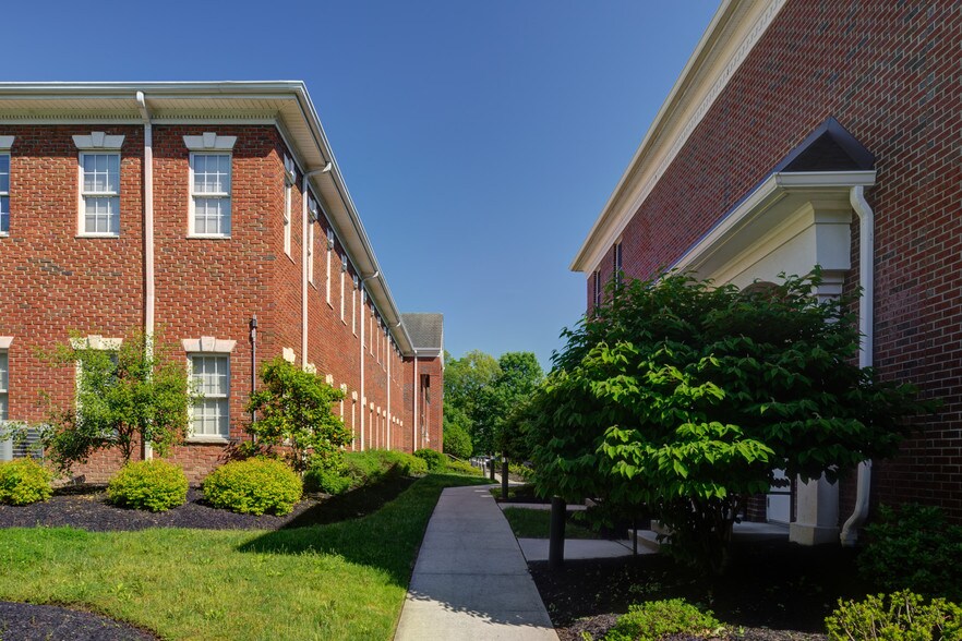 More Photos Of 134 Franklin Corner Rd, Lawrenceville Office For Sale