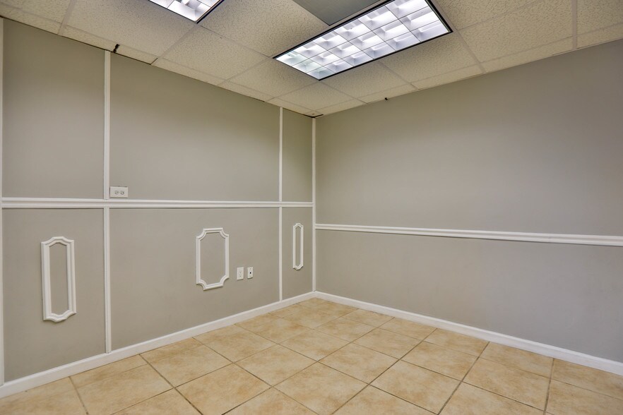 More Photos Of 888 NW 27th Ave, Miami Storefront Retail Office For Lease