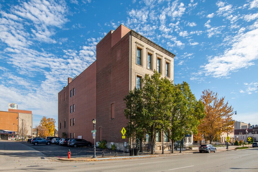 More Photos Of 311-319 S 5th St, Springfield Parking Lot For Sale
