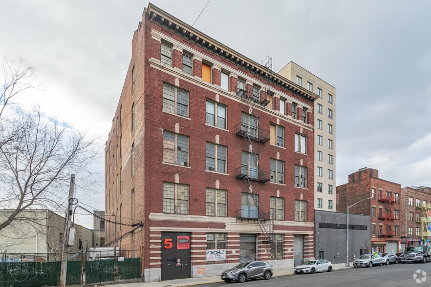 Primary Photo Of 3-7 Canal Plaza Ave, Bronx Warehouse For Sale