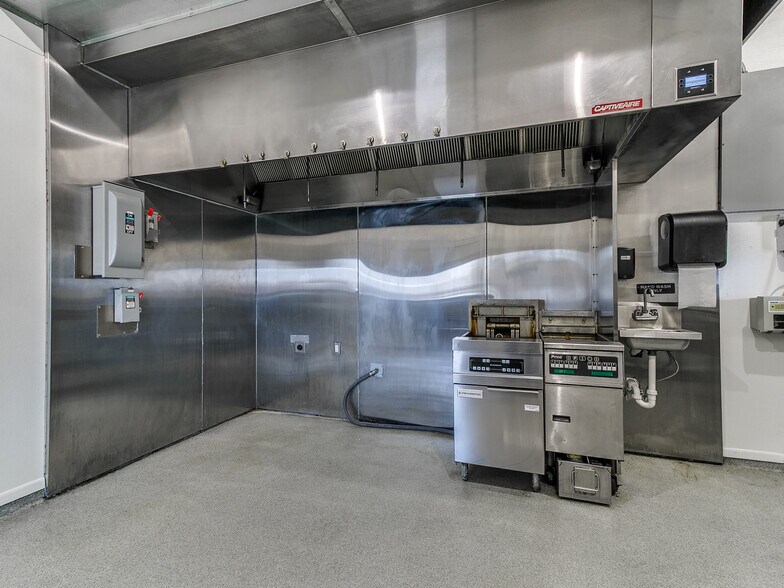 More Photos Of 504 Stinson St, Norman Convenience Store For Sale