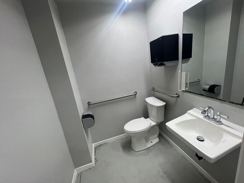 More Photos Of 317 Meyers Dr, Sherman Unknown For Lease