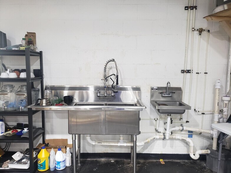 More Photos Of 38221 Plymouth Rd, Livonia Medical For Lease