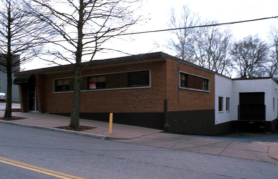 More Photos Of 69 N Gore Ave, Webster Groves Manufacturing For Sale