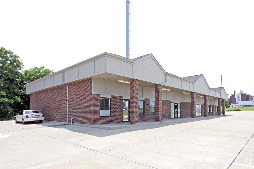 Primary Photo Of 4212-4218 N Executive Centre Loop, Saint Peters Storefront For Lease