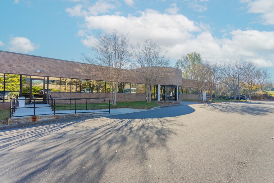More Photos Of 730 Highland Oaks Dr, Winston-Salem Medical For Sale