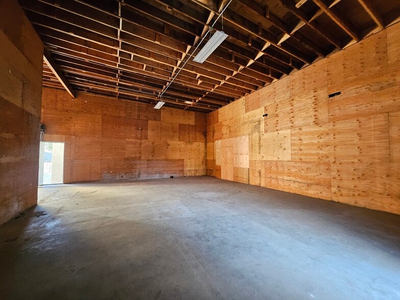 More Photos Of 2815 Southwest Dr, Los Angeles Industrial For Sale