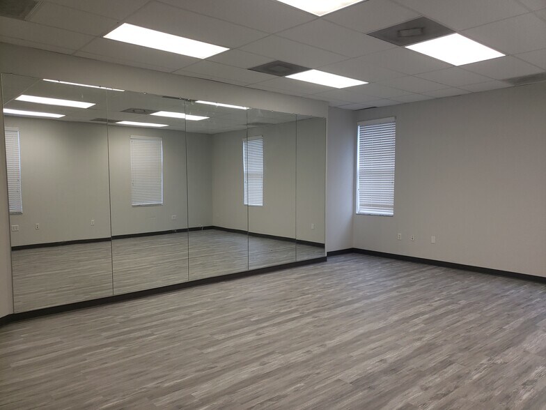 More Photos Of 6350 Techster Blvd, Fort Myers Research And Development For Lease