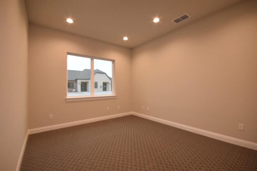 More Photos Of 2601 Little Elm Parkway, Little Elm Office For Sale