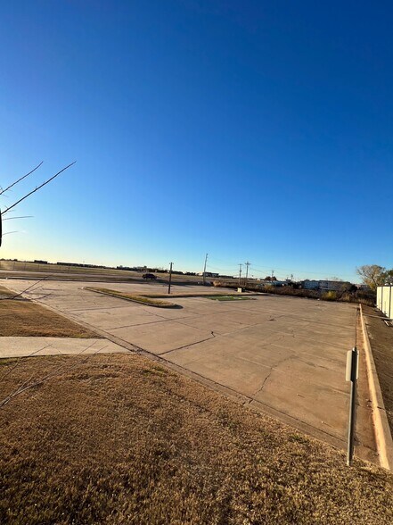 More Photos Of 1923 Atchison Dr, Norman Medical For Lease