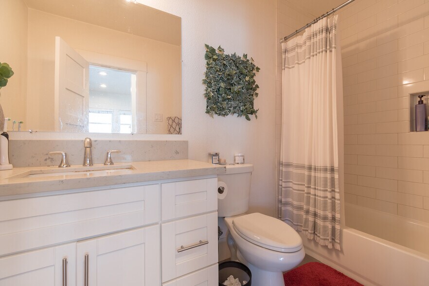 More Photos Of 1517 E 1st St, Long Beach Apartments For Sale