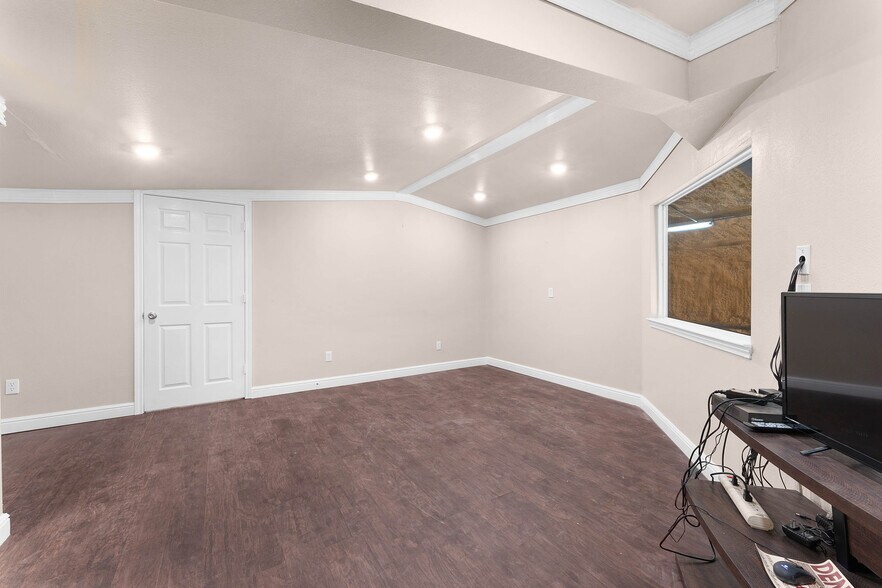 More Photos Of 11900 FM 1392, Terrell Warehouse For Lease