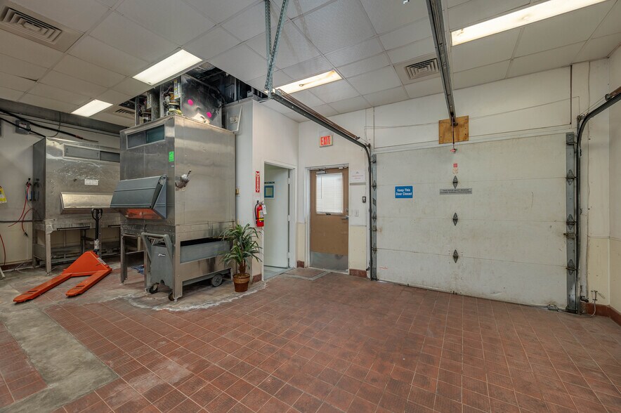 More Photos Of 174 NW 9th ave, Mulberry Distribution For Sale