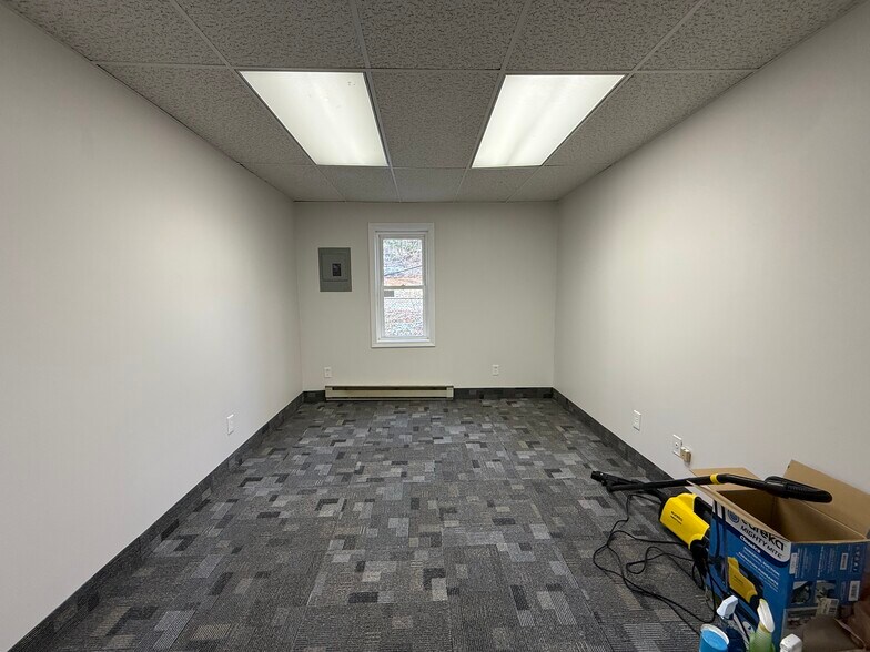 More Photos Of 625 Chandler St, Worcester Storefront Retail Office For Lease