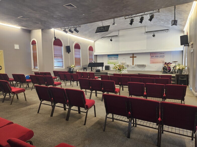 More Photos Of 251 Magnolia St, Cranston Religious Facility For Lease