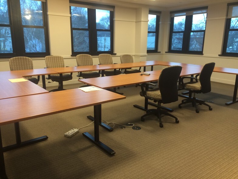 More Photos Of 123 Pleasant St, Marblehead Office For Lease
