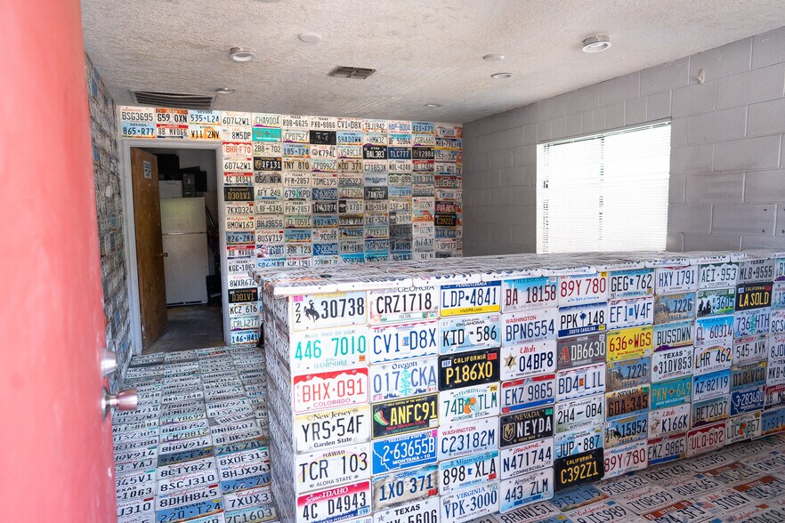 More Photos Of 677 N Bluff St, St George General Retail For Lease