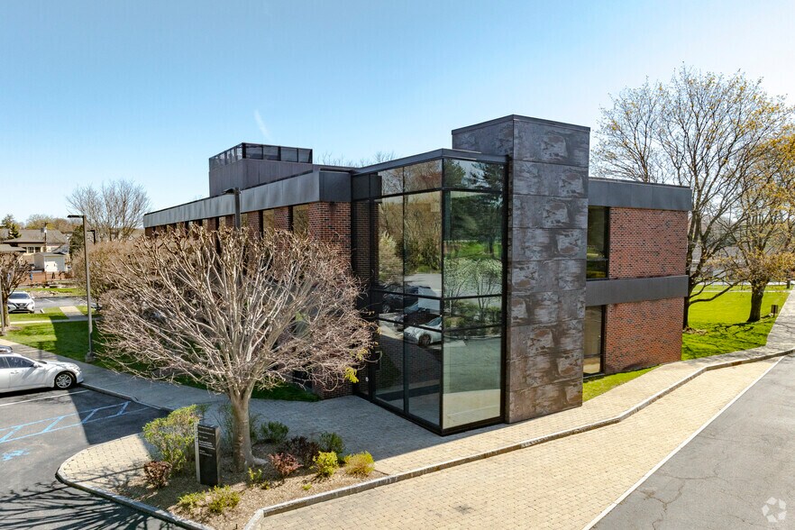 More Photos Of 355 Main St, Armonk Coworking Space