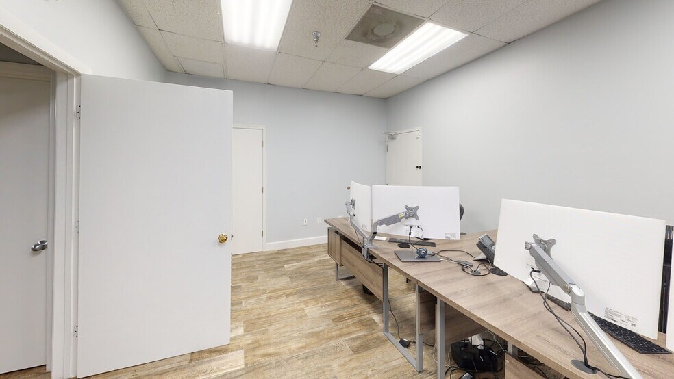 More Photos Of 109-115 Commerce St, Lake Mary Unknown For Lease