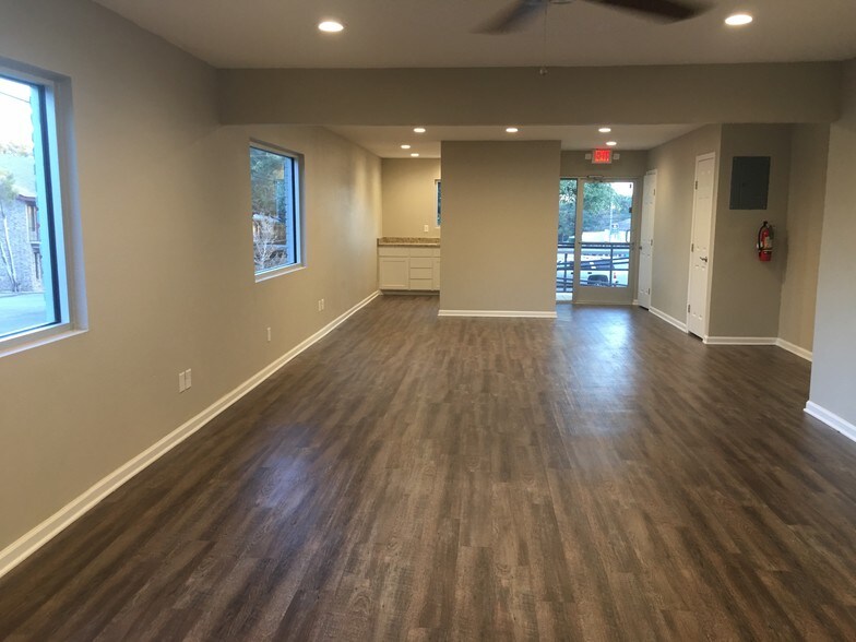 More Photos Of 645 Floral Ave, New Braunfels Office For Lease