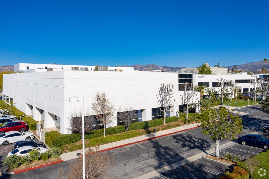 More Photos Of 9201 Oakdale Ave, Chatsworth Unknown For Lease