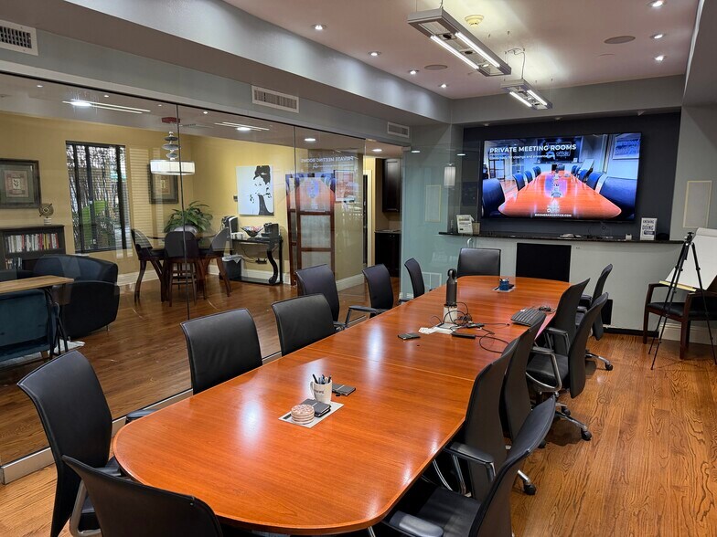 More Photos Of 350 E Pine St, Orlando Office For Lease
