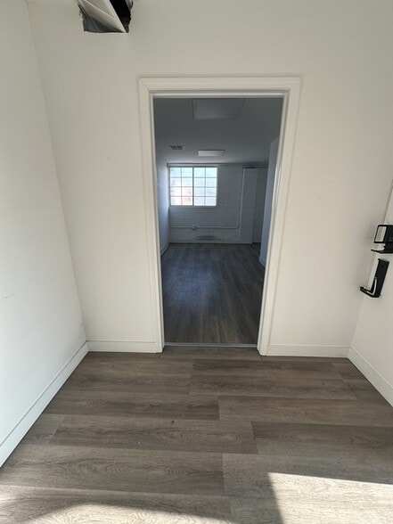 More Photos Of 10066 San Fernando Rd, Pacoima Specialty For Lease